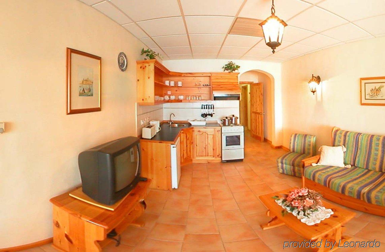 The Mediterranea Hotel & Suites St. Paul's Bay Cameră foto