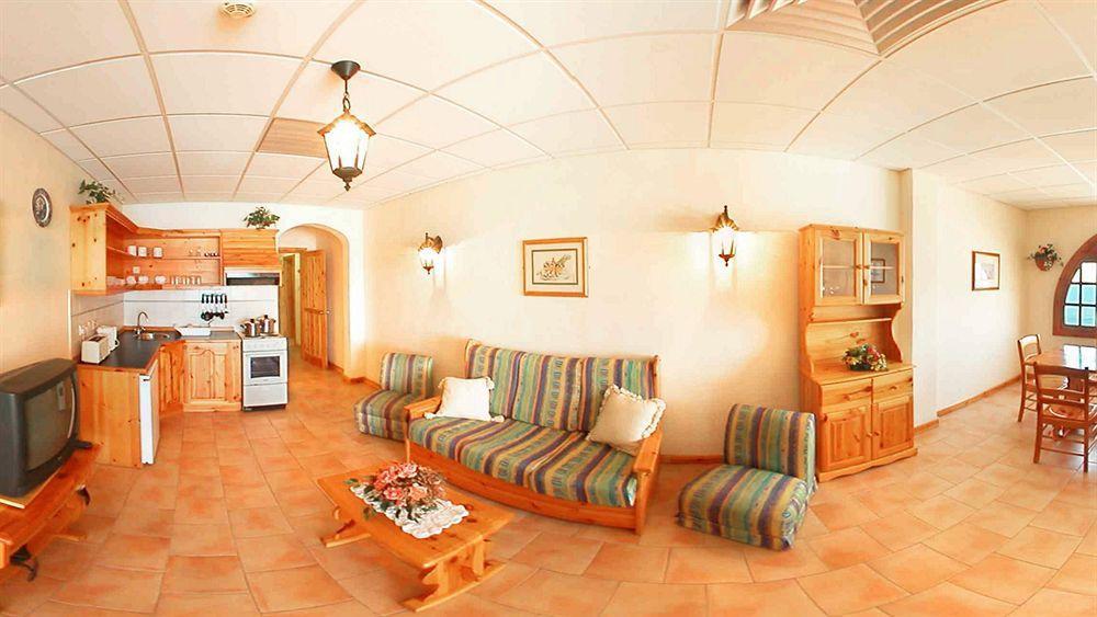 The Mediterranea Hotel & Suites St. Paul's Bay Exterior foto