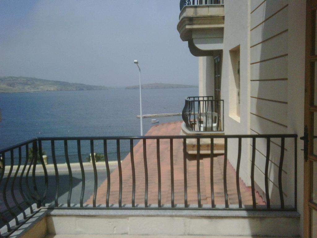 The Mediterranea Hotel & Suites St. Paul's Bay Exterior foto